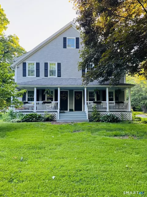 34 Woodstock Rd, Pomfret, CT 06259