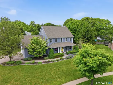 28 River Crest Dr, Pawcatuck, CT 06379