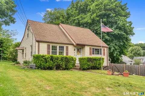 19 Lakeview St, Meriden, CT 06451