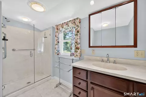 Bath - 341 Main St, Hampton, CT 06247 photo 2 of 3