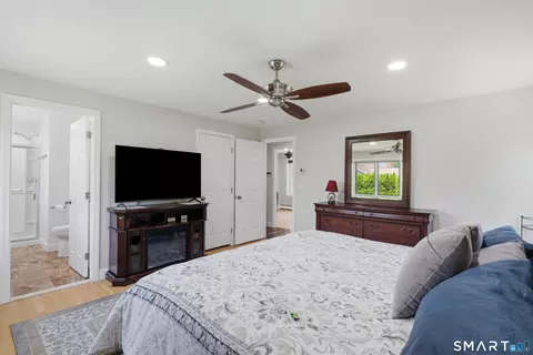 Bedroom - 21 Marshalls Mdws, Wethersfield, CT 06109 photo 1 of 4