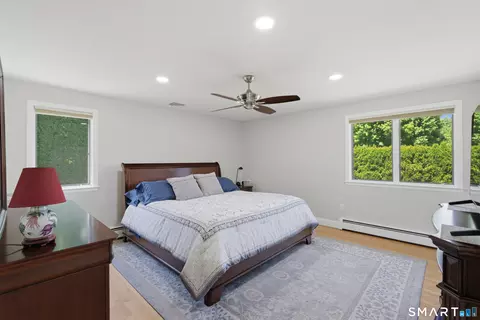 Bedroom - 21 Marshalls Mdws, Wethersfield, CT 06109 photo 2 of 4