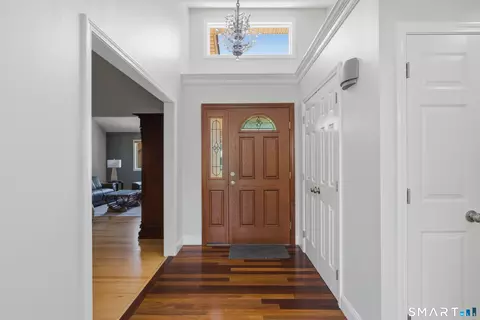 Entry Way - 21 Marshalls Mdws, Wethersfield, CT 06109 photo 2 of 2