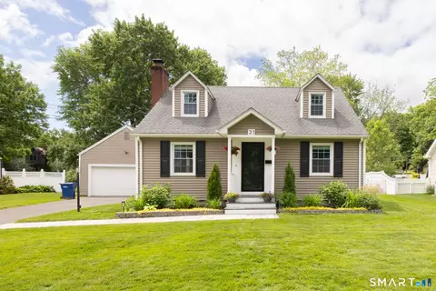 31 Ridgewood Rd, Windsor, CT 06095