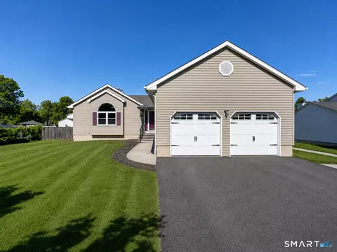 11 Avondale Ln, Middletown, CT 06457