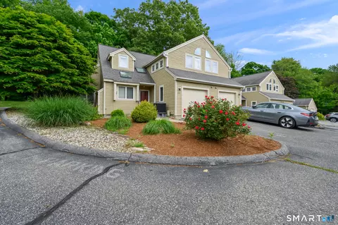 131 Courtyard Ln #131, Mansfield, CT 06268