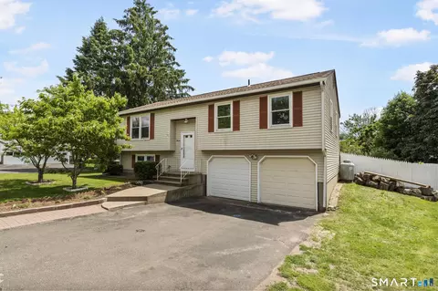 11 Costanzo Ct, Hamden, CT 06518