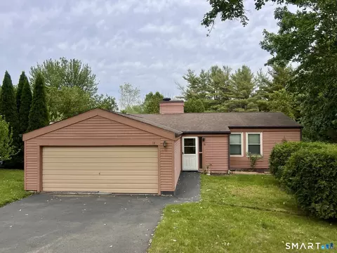 14 E Lake Dr, Middletown, CT 06457