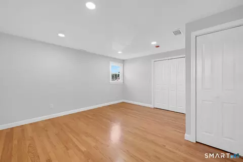 Bedroom - 129 Midwell Rd, Wethersfield, CT 06109 photo 2 of 6