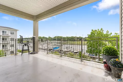 60 Maple St #32, Branford, CT 06405