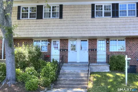 245 Unquowa Rd #126, Fairfield, CT 06824