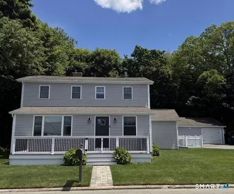 3 Middle St, Waterford, CT 06385