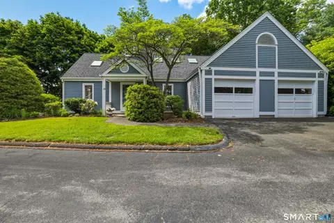 20 Centre Village Dr #20, Madison, CT 06443