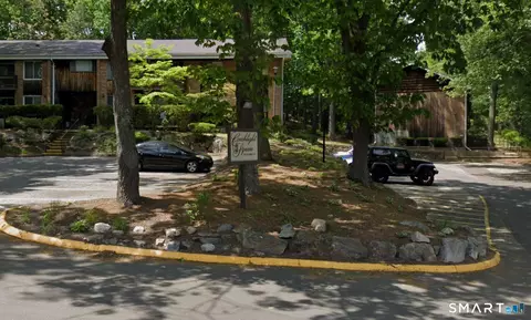 200 Woodmont Ave #98, Bridgeport, CT 06606