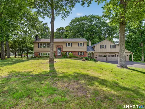 14 Hunters Ridge Rd, Shelton, CT 06484