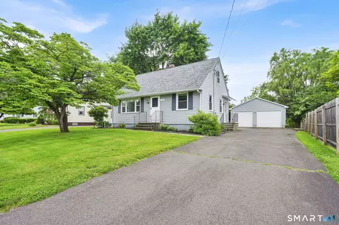 4 King Ct, Enfield, CT 06082