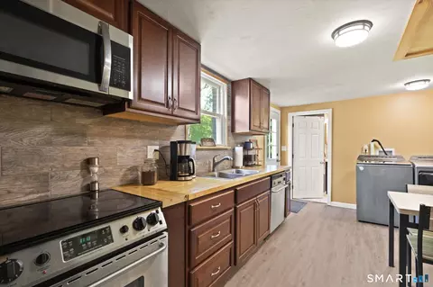 Kitchen - 16 Shumway Ave, Killingly, CT 06239 photo 3 of 3