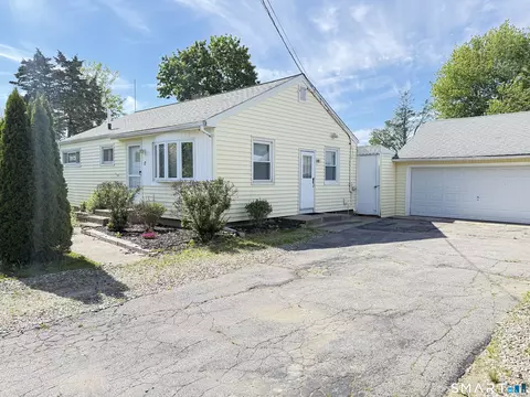 17 Sunset Dr, Shelton, CT 06484