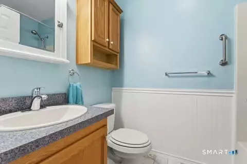 Bath - 11 Cliff Rd, Ledyard, CT 06339 photo 3 of 4