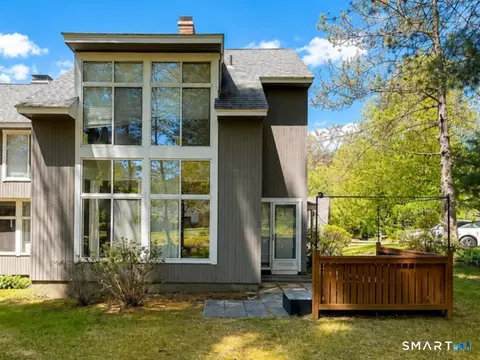 1 Partridge Ct #1, Simsbury, CT 06070