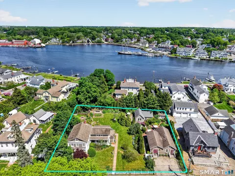 26 Pearl St, Groton, CT 06340