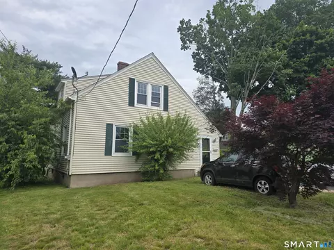 14 Center Ct, Newington, CT 06111