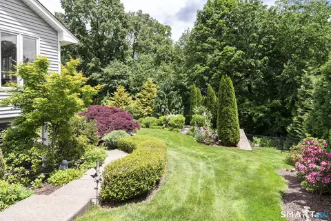 Exterior - 65 Spicewood Ln, Berlin, CT 06037 photo 8 of 10