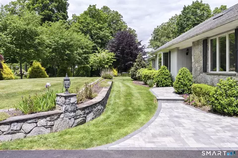 Exterior - 65 Spicewood Ln, Berlin, CT 06037 photo 2 of 10