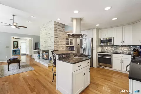 Kitchen - 65 Spicewood Ln, Berlin, CT 06037 photo 3 of 4
