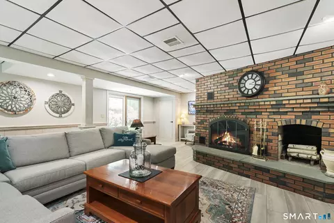 Living - 65 Spicewood Ln, Berlin, CT 06037 photo 3 of 4