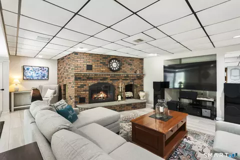 Living - 65 Spicewood Ln, Berlin, CT 06037 photo 4 of 4