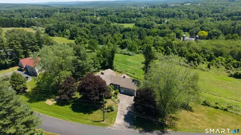 15 Valley View Rd, Newtown, CT 06470