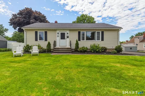35 Birchwood Sq, Stratford, CT 06614