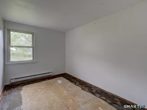 Bedroom - 37 Spring View Ln, Willimantic, CT 06226 photo 4 of 9