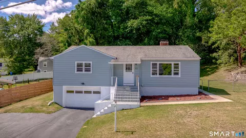 47 Juniper Ridge Dr, Waterbury, CT 06708