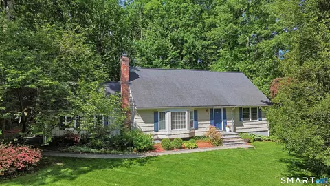 5 Lawton Dr, Simsbury, CT 06070