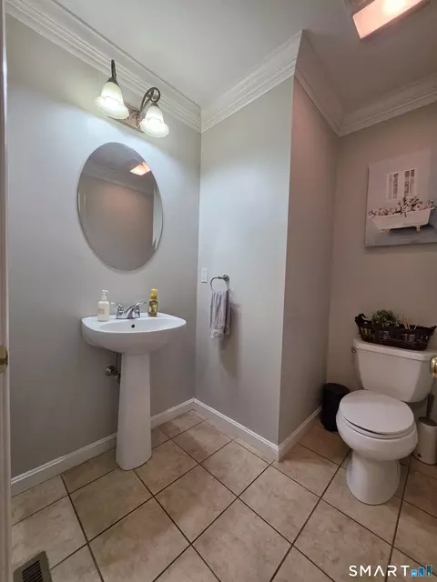 Bath - 205 Brookes Lndg #205, Killingly, CT 06239 photo 1 of 3