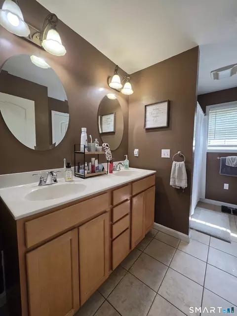 Bath - 205 Brookes Lndg #205, Killingly, CT 06239 photo 3 of 3
