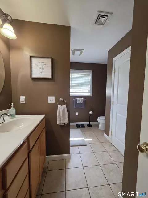 Bath - 205 Brookes Lndg #205, Killingly, CT 06239 photo 2 of 3