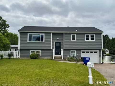 3 Oriole St, Pawcatuck, CT 06379