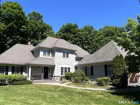 38 Avalon Dr, Middlebury, CT 06762