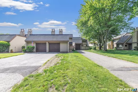85 Viscount Dr #2E, Milford, CT 06460