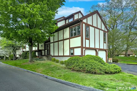 690 Forest Rd #414, West Haven, CT 06516