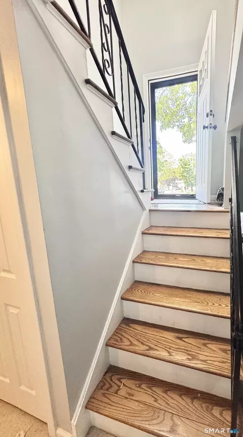 Entry Way - 2 Heather Rd, Hamden, CT 06518 photo 3 of 5