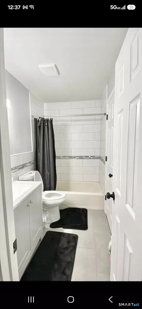 Bath - 2 Heather Rd, Hamden, CT 06518 photo 1 of 1