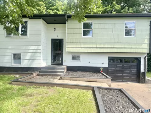 2 Heather Rd, Hamden, CT 06518