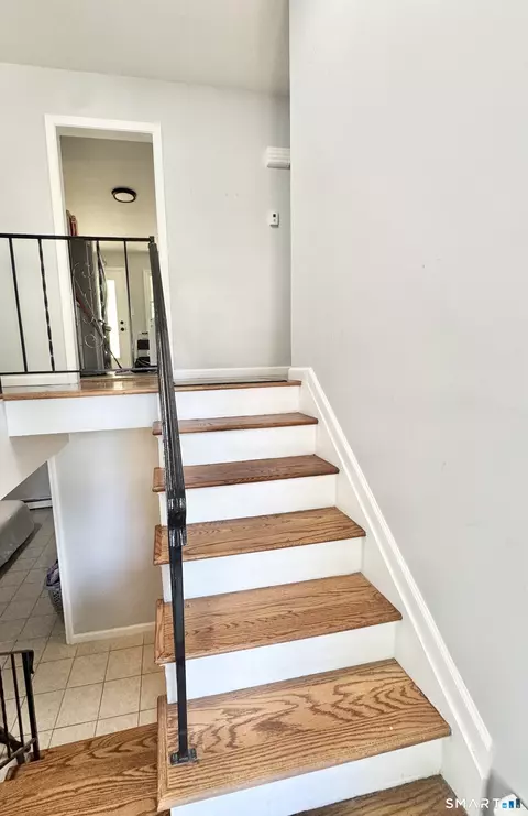 Entry Way - 2 Heather Rd, Hamden, CT 06518 photo 5 of 5