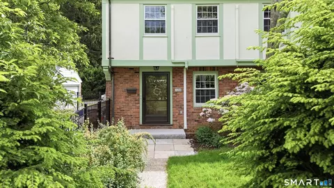 104 Newport Ave, West Hartford, CT 06107
