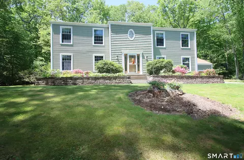 19 Legendary Rd, East Lyme, CT 06333