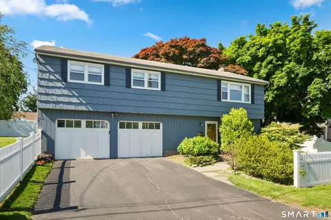 18 Hurd St, Fairfield, CT 06824